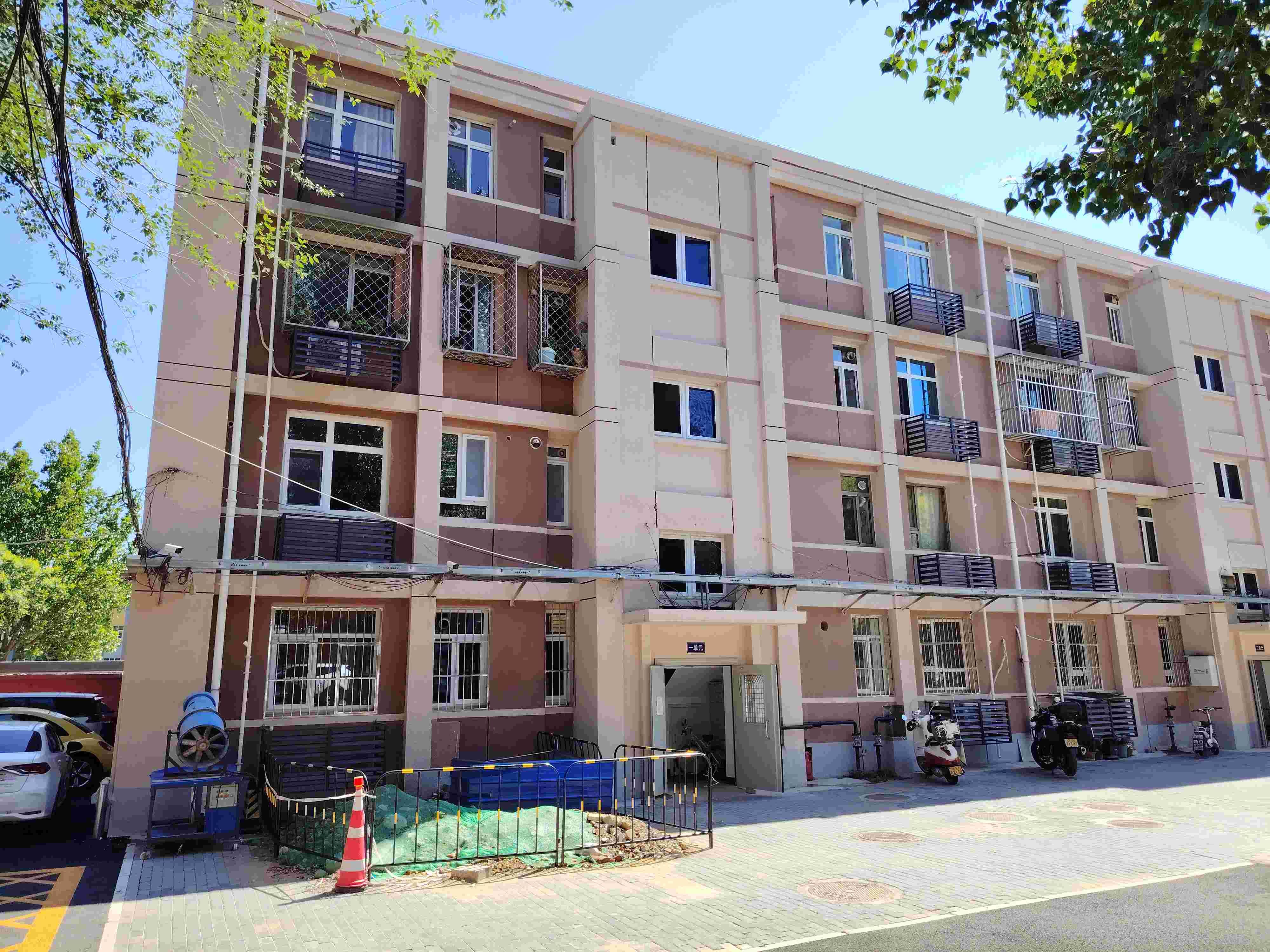 六一小学教工楼1号楼3单元301室